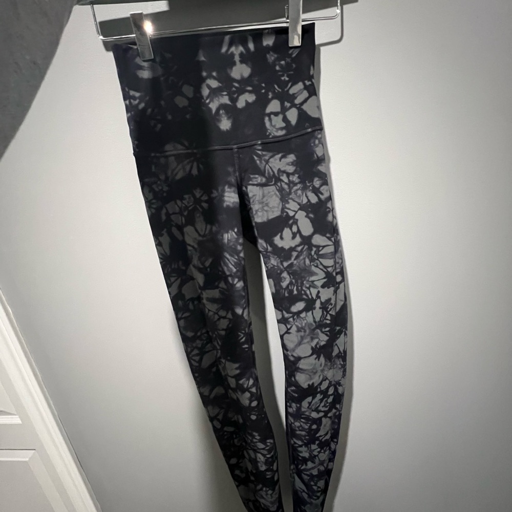 Lululemon Black and Gray Tie-Dye Leggings